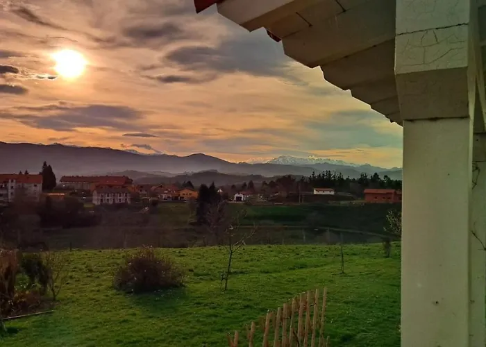 La Buganvilla En Udias Alojamiento