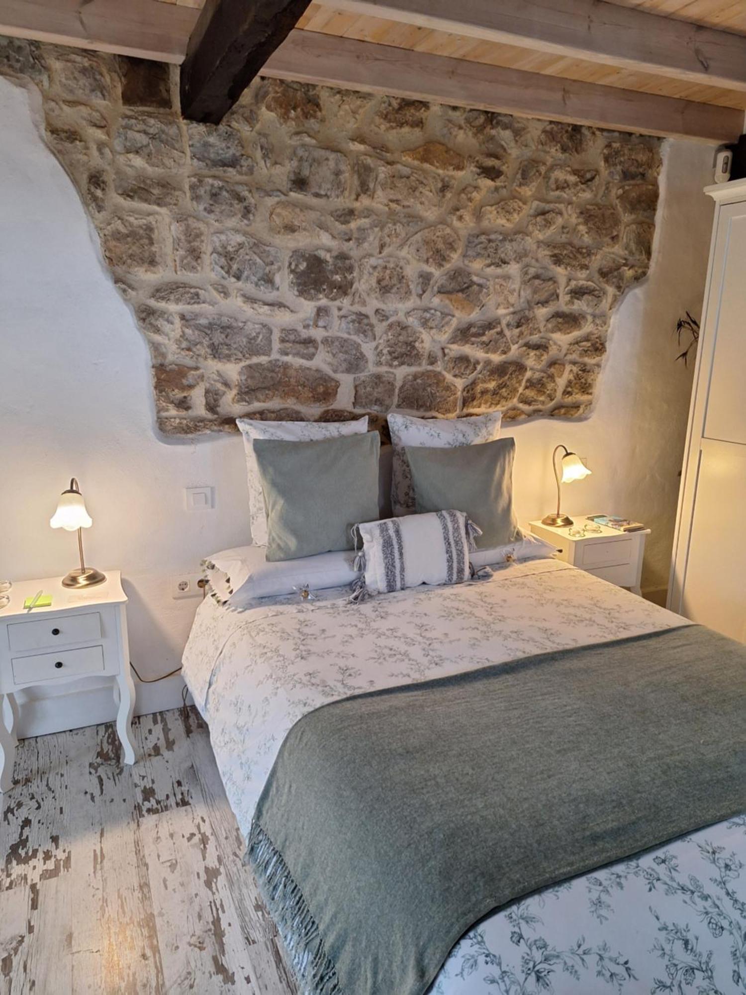 La Buganvilla En Udias Homestay