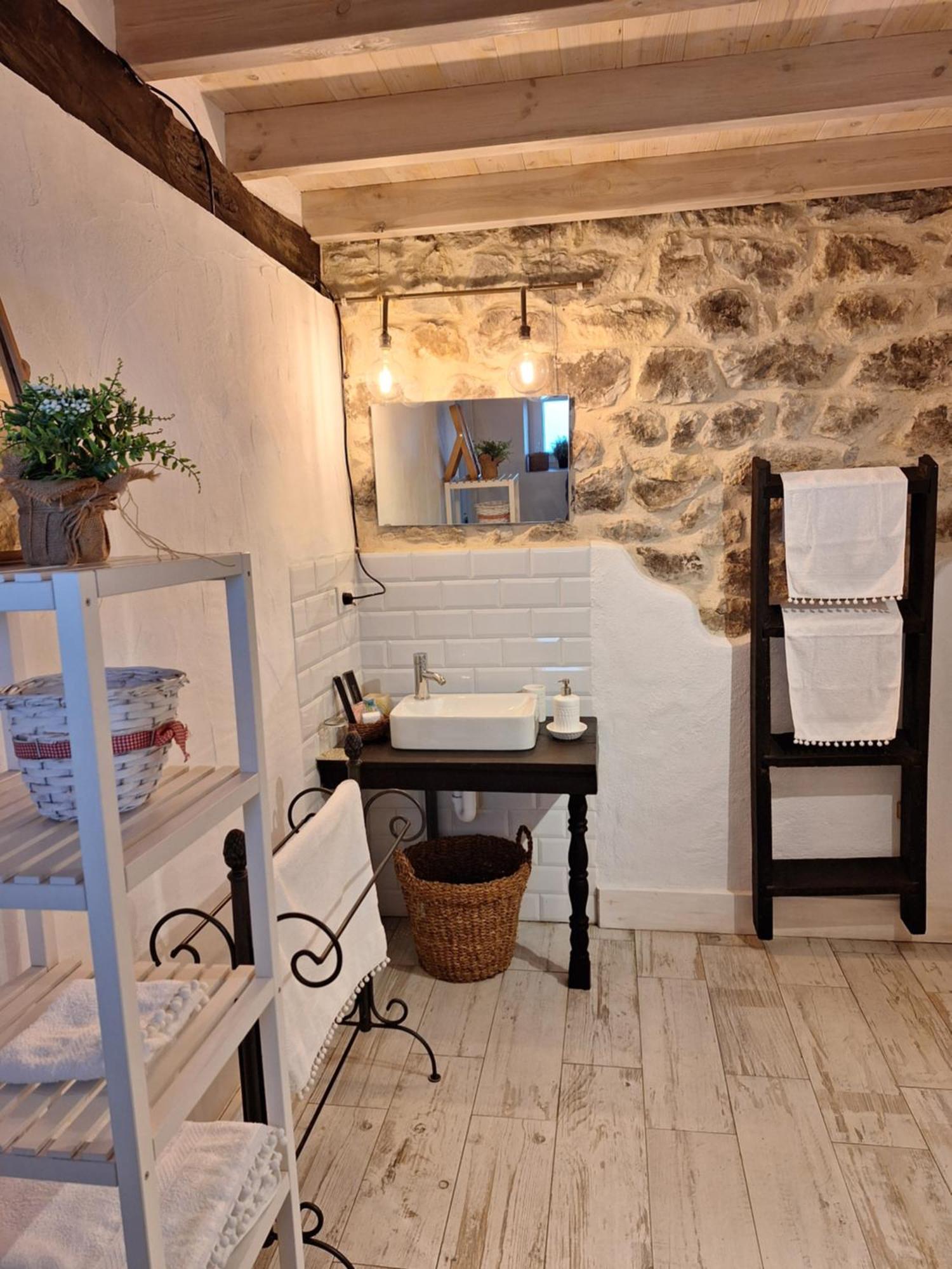 Homestay La Buganvilla En Udias *